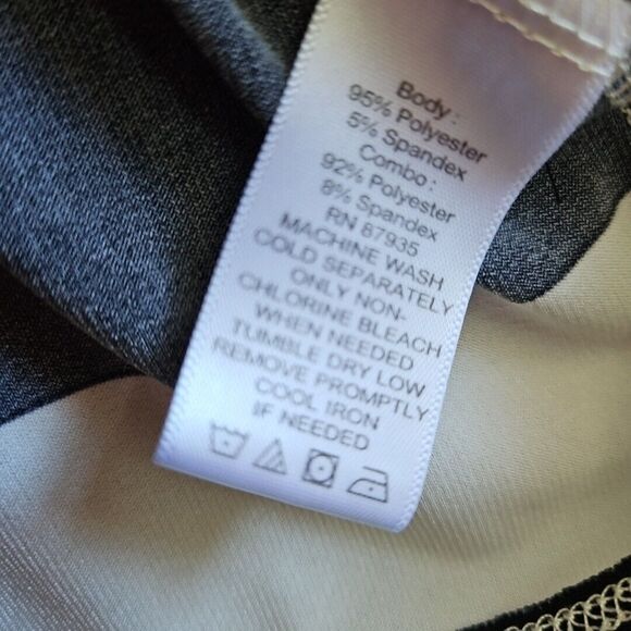 Susan Graver Women's Lg Pullover Top black red white multicolored stretch - Picture 3 of 9